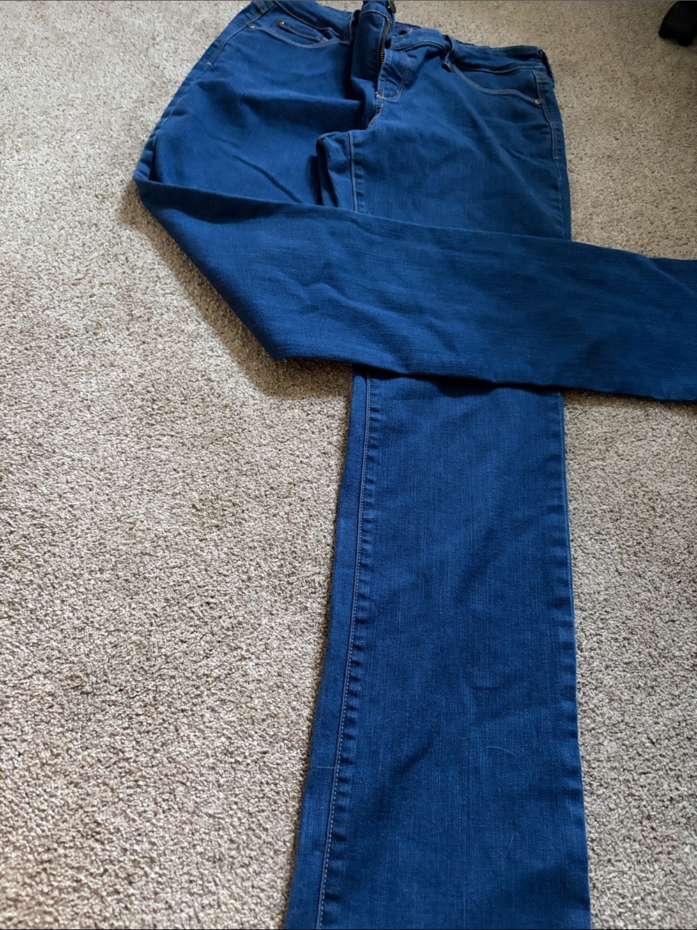NYDJ Straight Leg Jeans in Dark Blue Wash